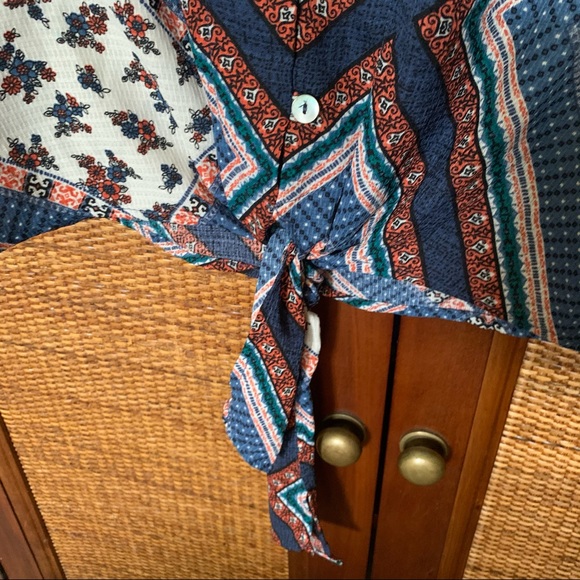 Altar’d State Blue, White Tie-up Large TOP BLOUSE - Picture 7 of 7